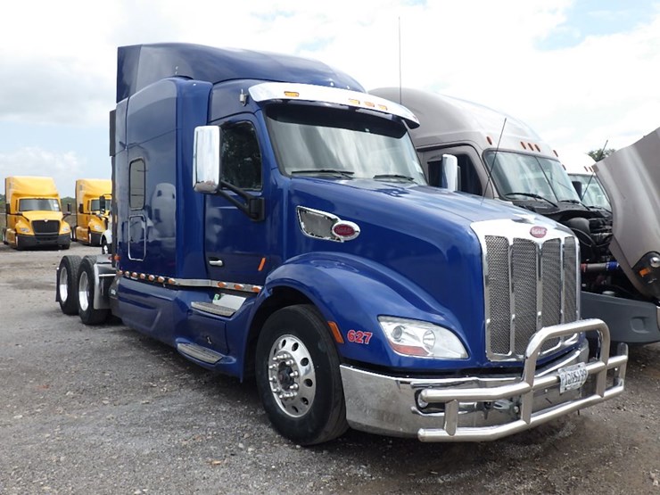 2017-peterbilt-579-image-3