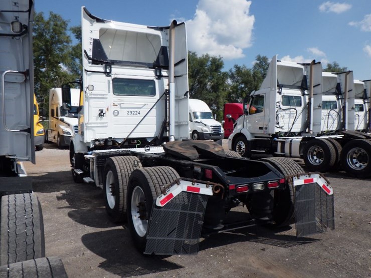 2019-volvo-vnr300-image-11