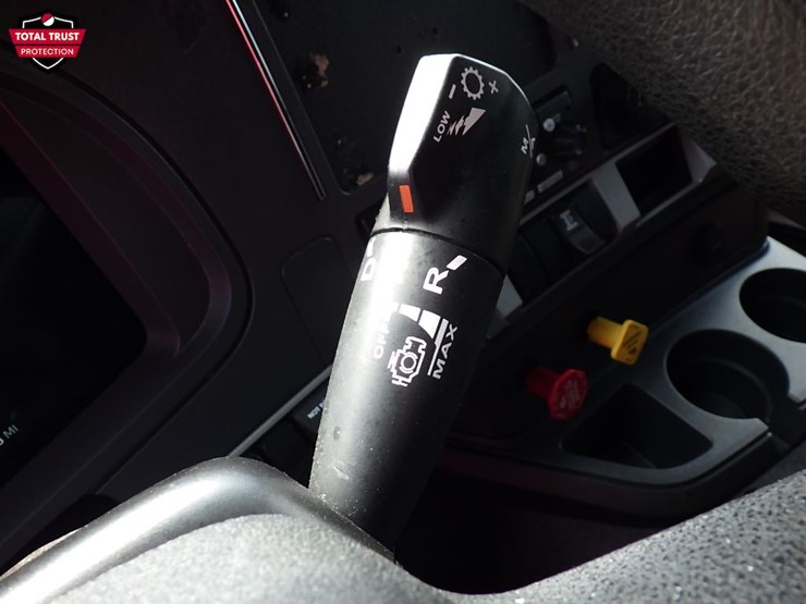 2025-kenworth-t680-image-23