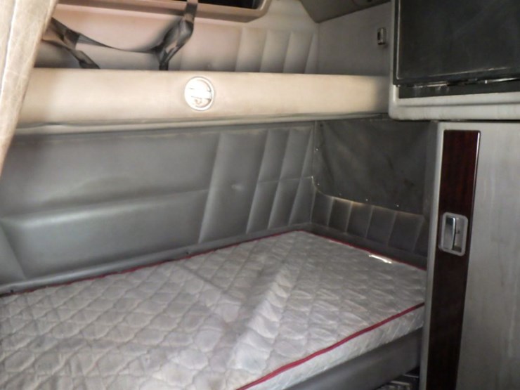 2012-peterbilt-389-image-6