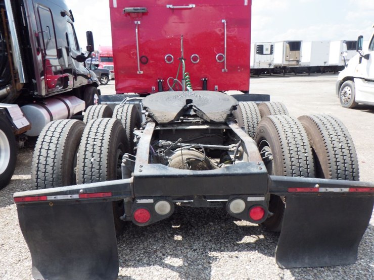 2012-peterbilt-389-image-10
