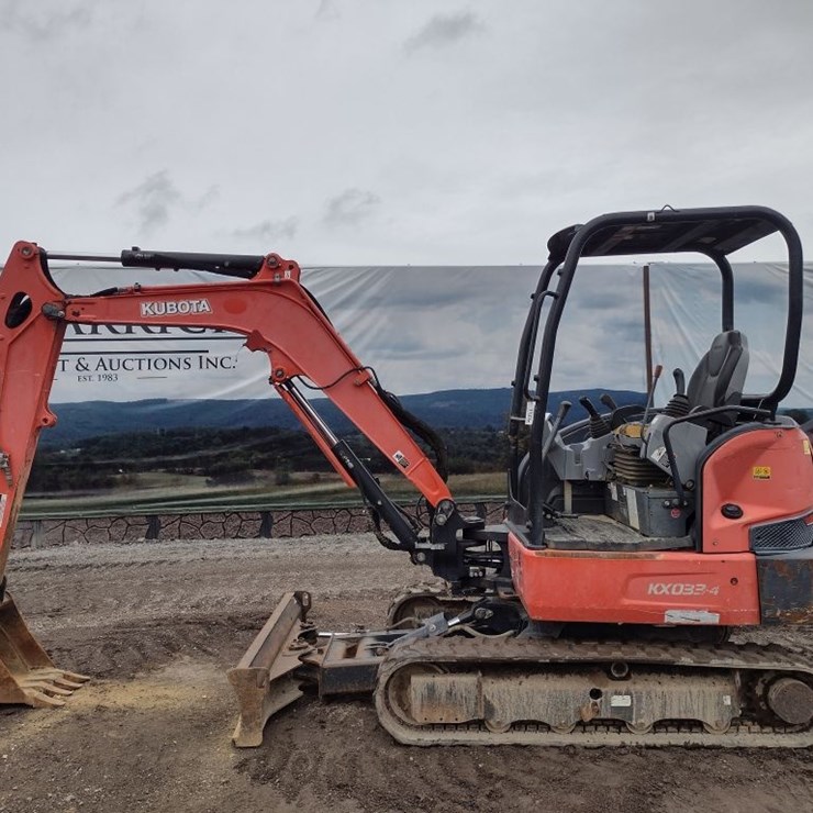 KUBOTA KX033-4