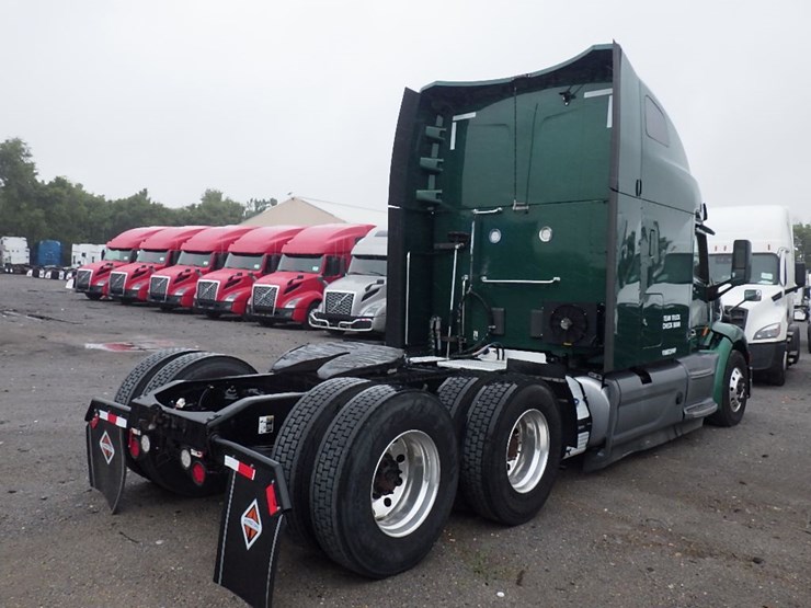 2021-peterbilt-579-image-11
