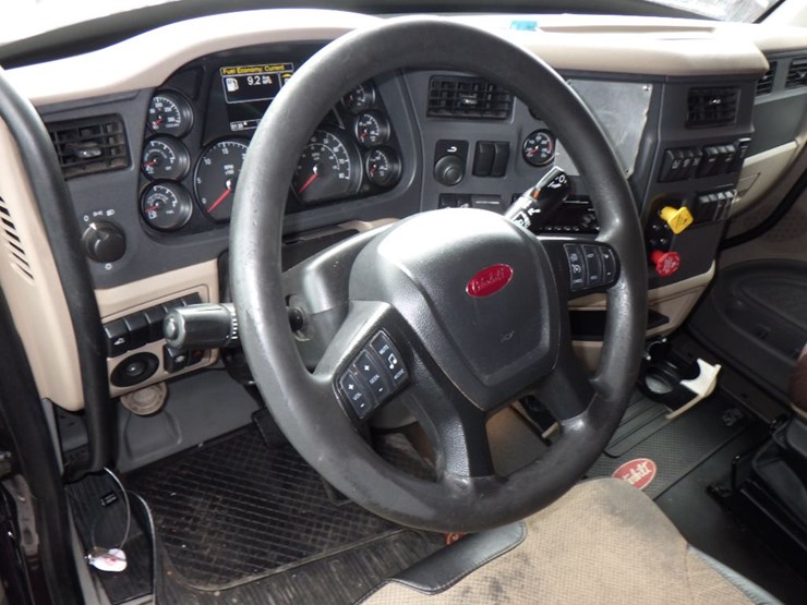 2019-peterbilt-579-image-19