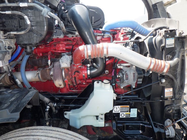 2022-peterbilt-579-image-28