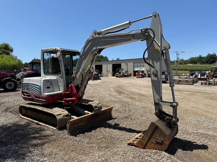 2012-takeuchi-tb250-image-6