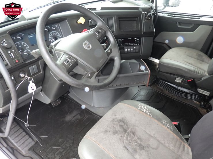 2023-volvo-vnl860-image-20