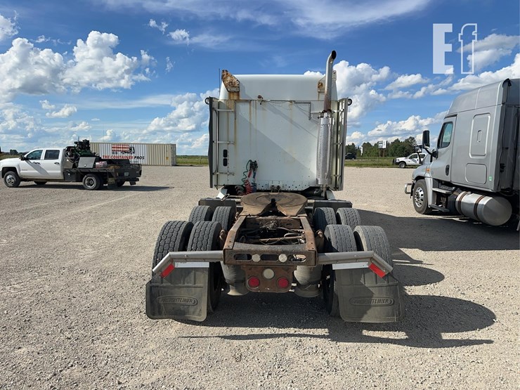 2004-freightliner-columbia-120-image-7