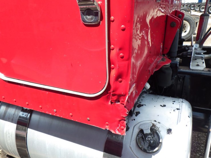 2012-peterbilt-389-image-18