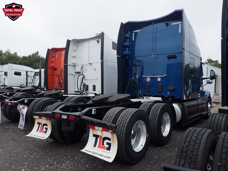2023-peterbilt-579-image-10