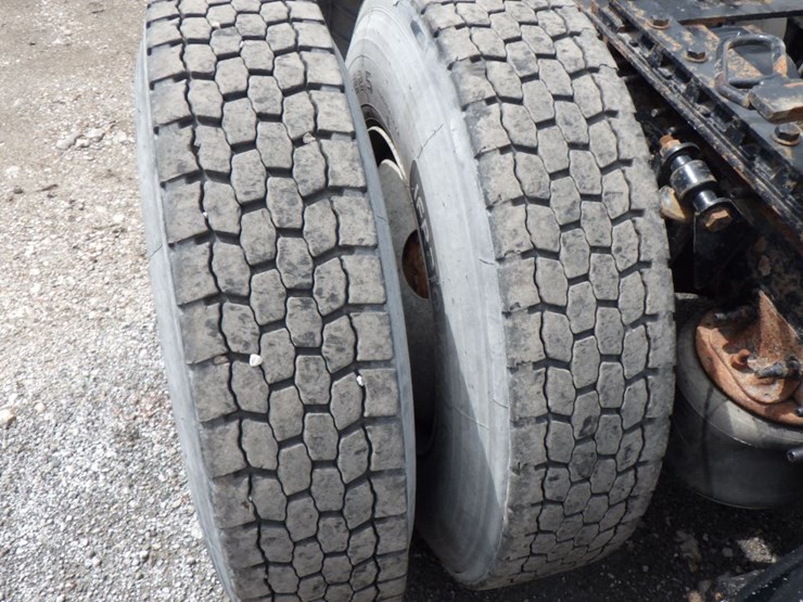 2015-freightliner-cascadia-125-image-18