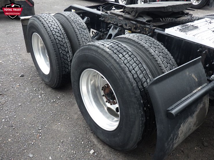 2023-peterbilt-579-image-7