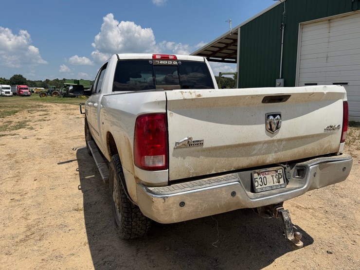 2015-dodge-2500-image-18