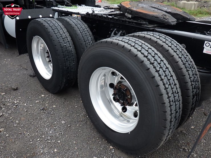 2023-kenworth-t680-image-17