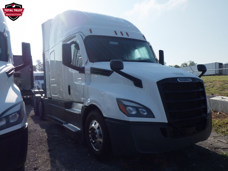 2023-freightliner-cascadia-126-image-3