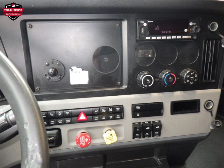 2022-freightliner-cascadia-126-image-20