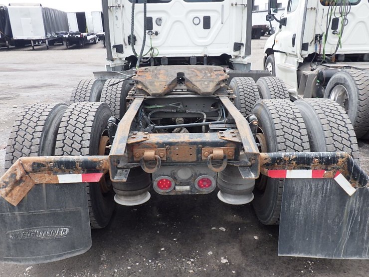 2017-freightliner-cascadia-125-image-10
