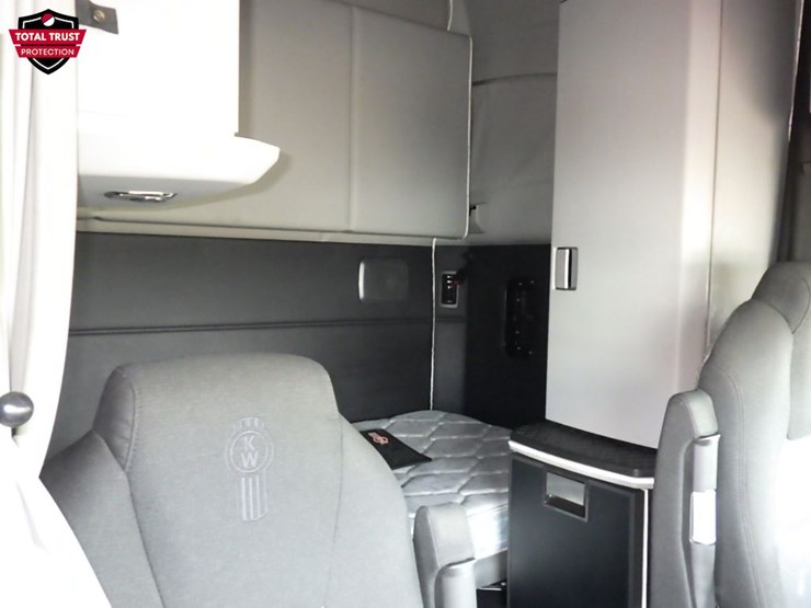 2024-kenworth-t680-image-5