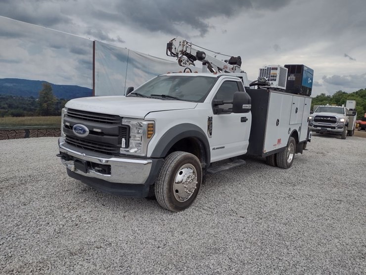 18-ford-f550-image-47