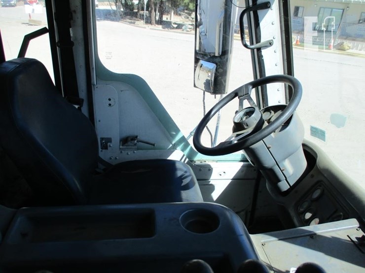 2005-freightliner-condor-image-12