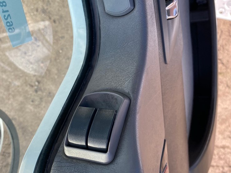 2018-kenworth-t440-image-104