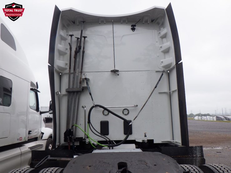 2022-peterbilt-579-image-13