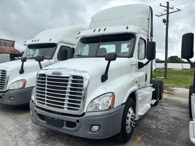 2016-freightliner-cascadia-125-evolution-image-1