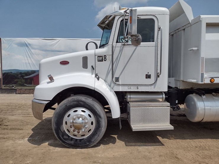 peterbilt-330-image-18