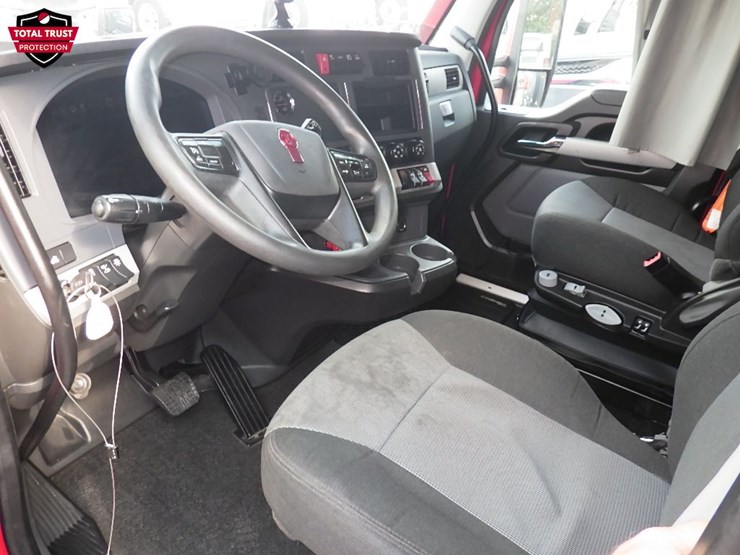 2024-kenworth-t680-image-21