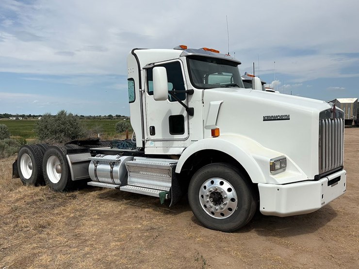 2008-kenworth-t800-image-2