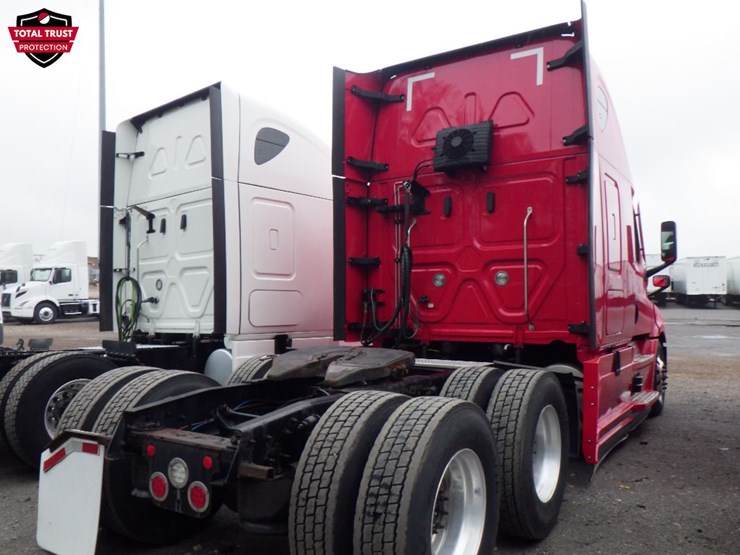 2022-freightliner-cascadia-126-image-10