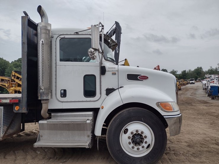 peterbilt-337-image-25