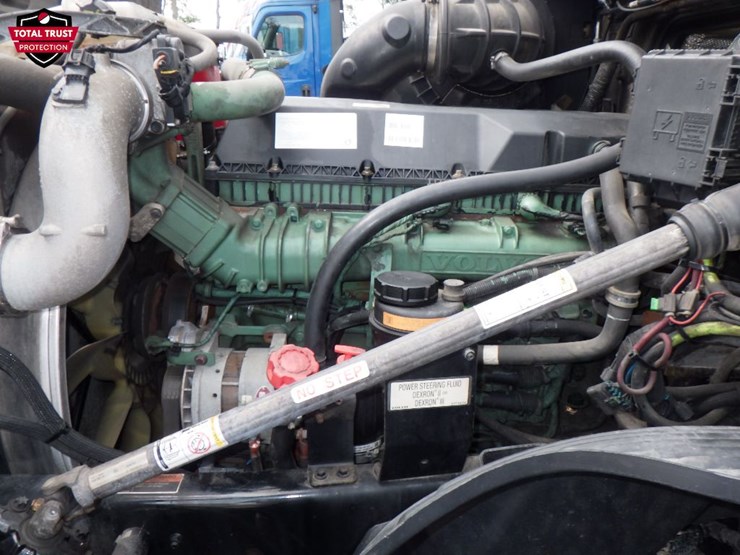 2020-volvo-vnl860-image-25