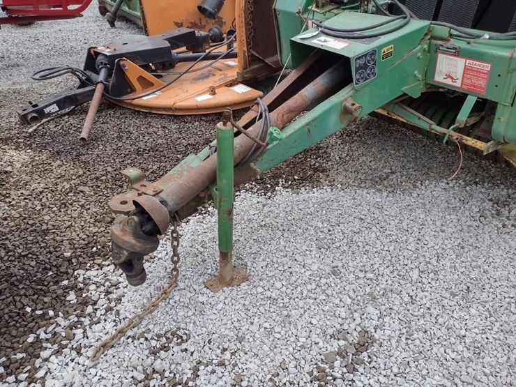 john-deere-330-image-2