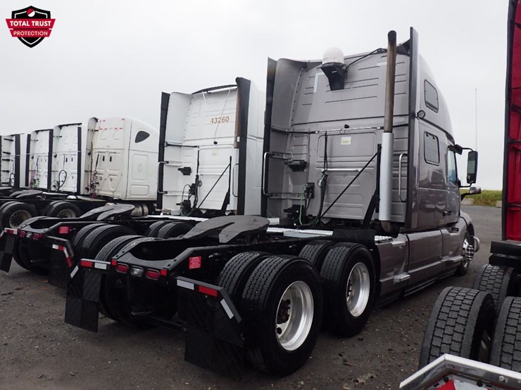 2023-volvo-vnl860-image-10