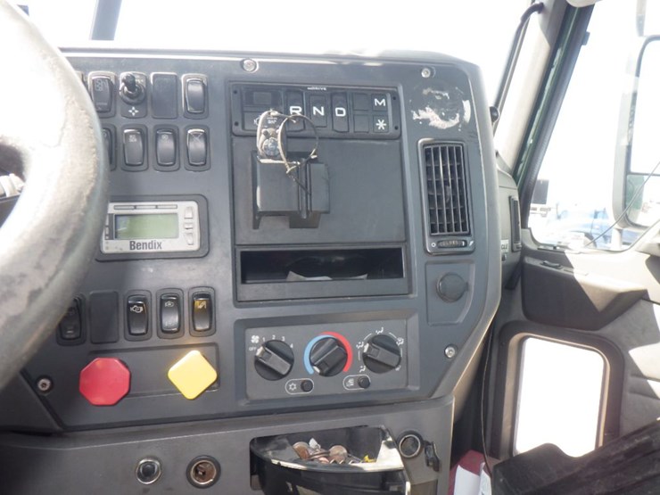 2018-mack-ch612-image-12