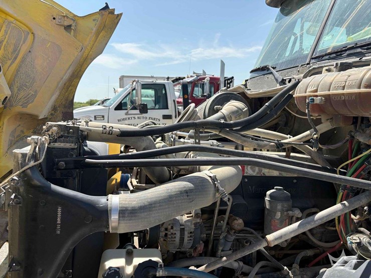 2007-freightliner-columbia-120-image-19