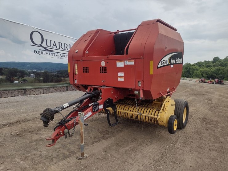 new-holland-br740-image-21