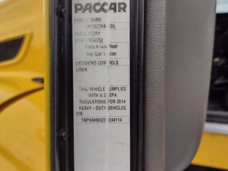peterbilt-384-image-5