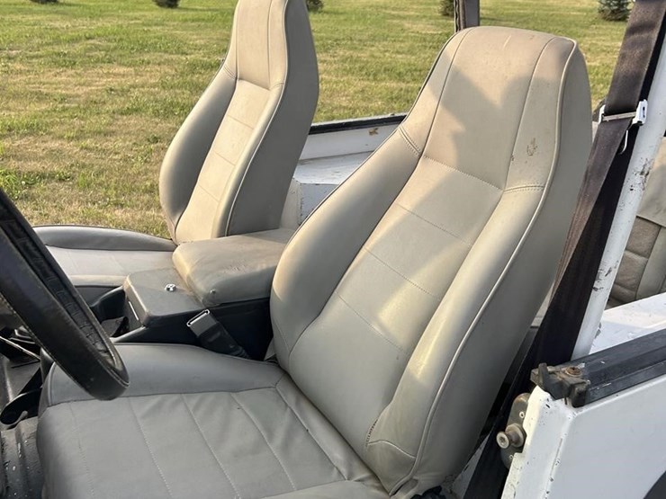 1993-jeep-wrangler-image-11
