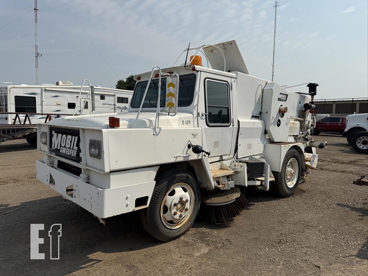 mobil-athey-street-sweeper-8401-image-1