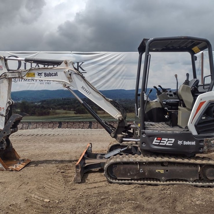 BOBCAT E32i