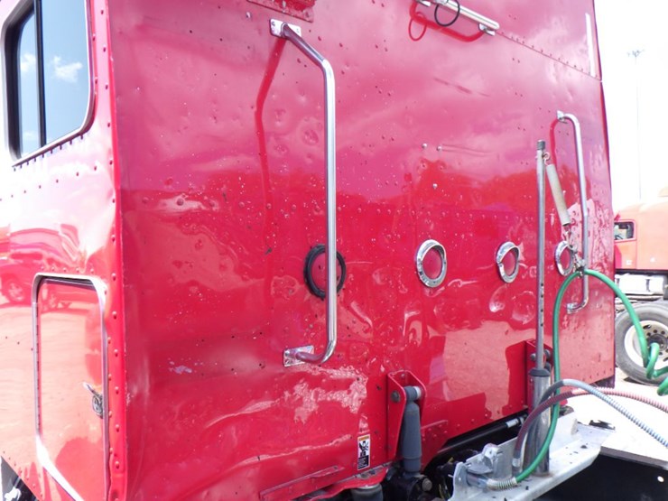 2012-peterbilt-389-image-17