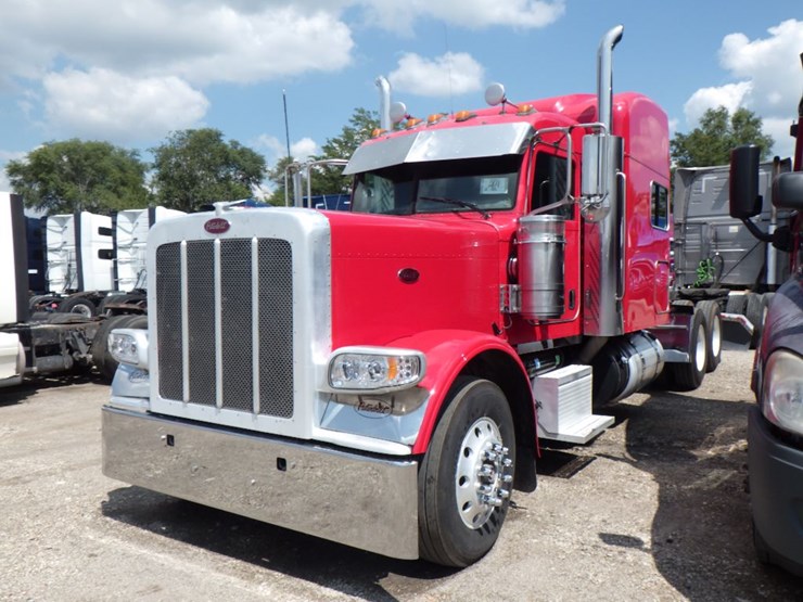 2012-peterbilt-389-image-1