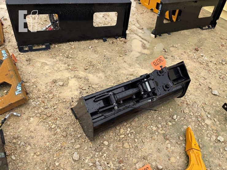 future-32"-hyd-tilting-excavator-bucket-image-4