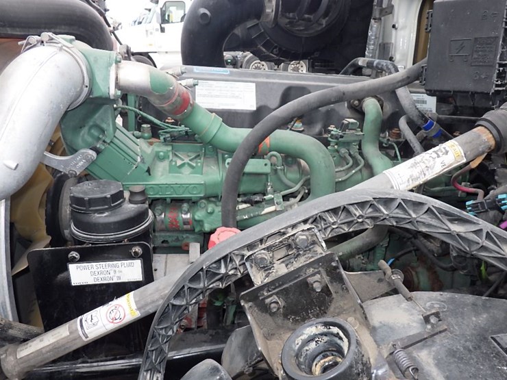 2017-volvo-vnl300-image-23