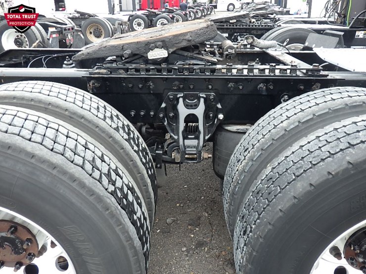 2023-kenworth-t680-image-10