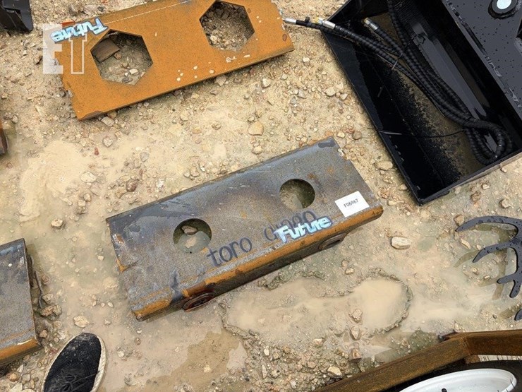 mini-ss-toro-dingo-mounting-plate-image-1
