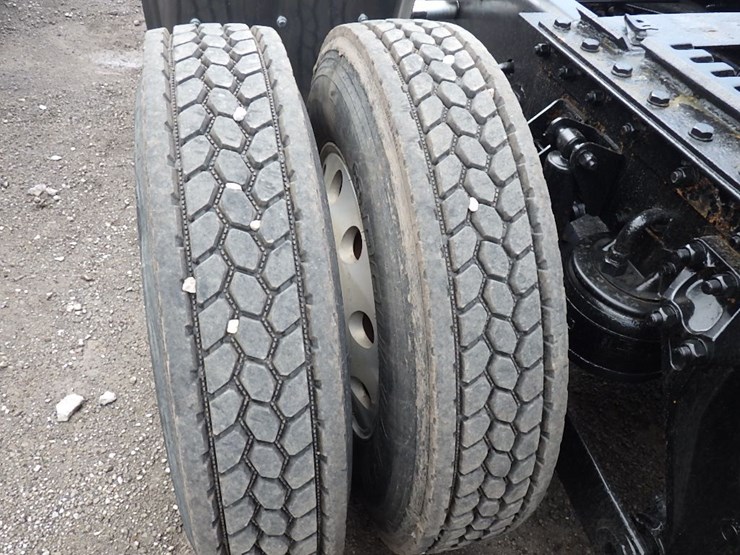 2016-kenworth-w900-image-16
