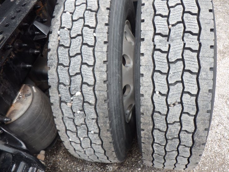 2019-peterbilt-579-image-9